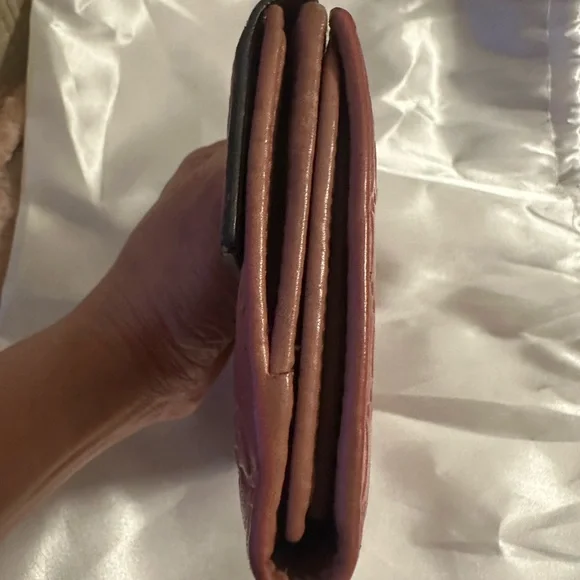 Gucci Guccissima Snapped Wallet